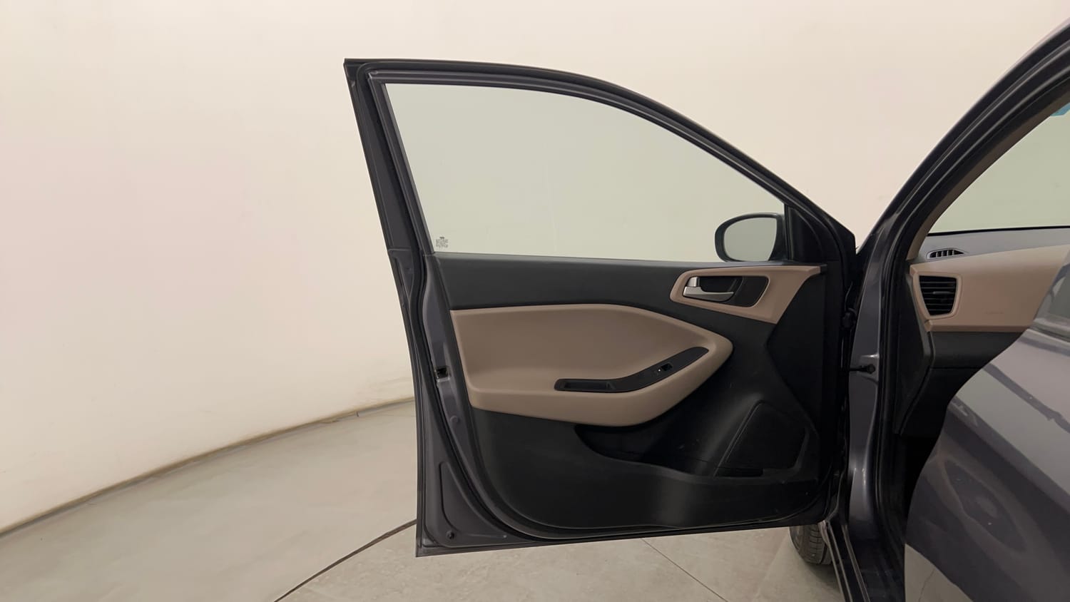 Used 2017 Hyundai Elite i20 Sportz 1.2 Petrol Manual interior LEFT FRONT DOOR OPEN VIEW