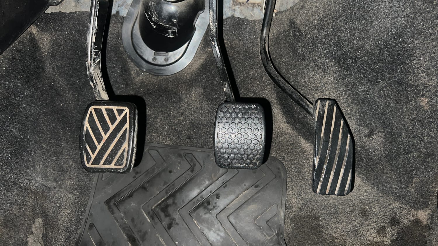Used 2013 Maruti Suzuki Wagon R 1.0 VXi Petrol Manual interior PEDALS VIEW