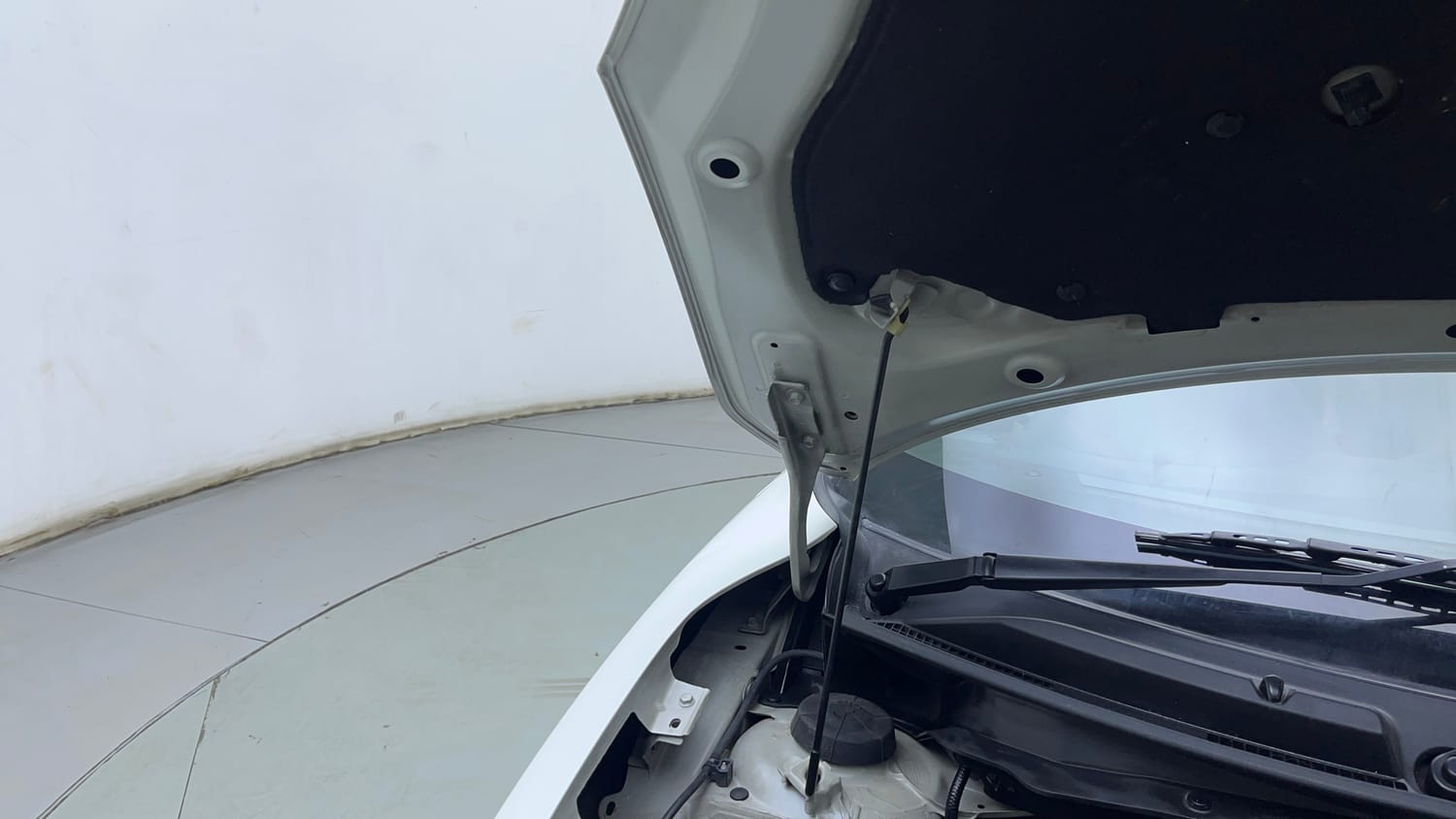 Used 2018 Maruti Suzuki Dzire ZXi Plus AMT Petrol Automatic engine ENGINE RIGHT SIDE HINGE & APRON VIEW
