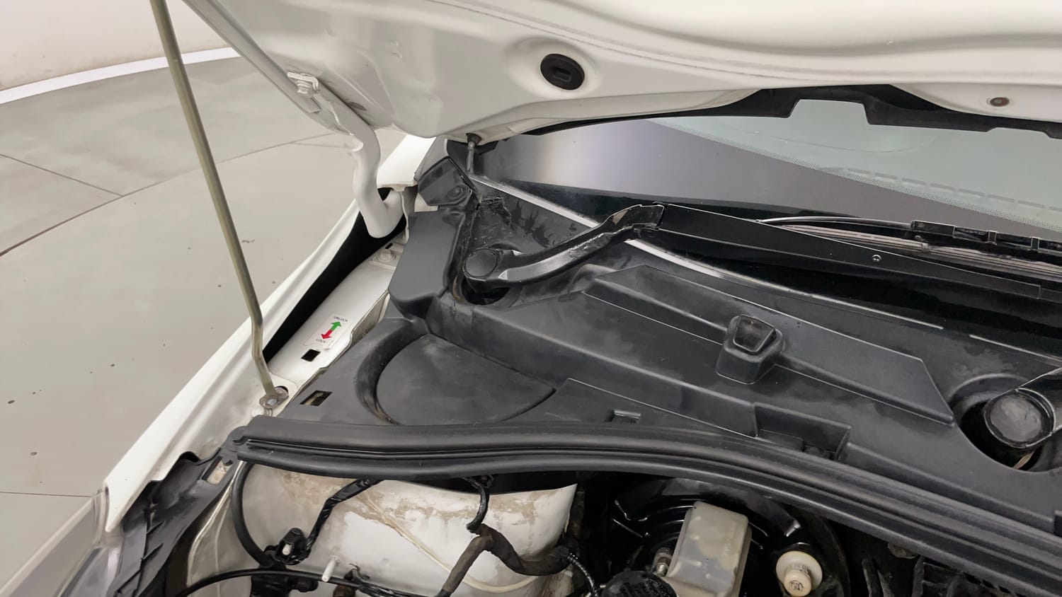 Used 2021 Tata Tiago XE Petrol Manual engine ENGINE RIGHT SIDE HINGE & APRON VIEW