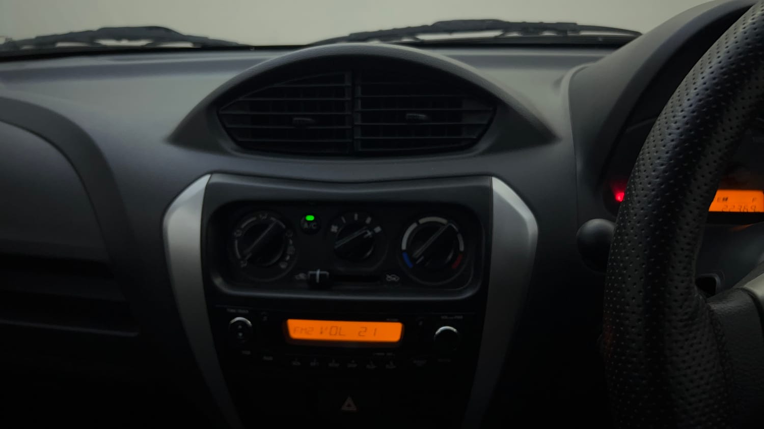 Used 2018 Maruti Suzuki Alto 800 VXi Petrol Manual top_features Integrated (in-dash) music system