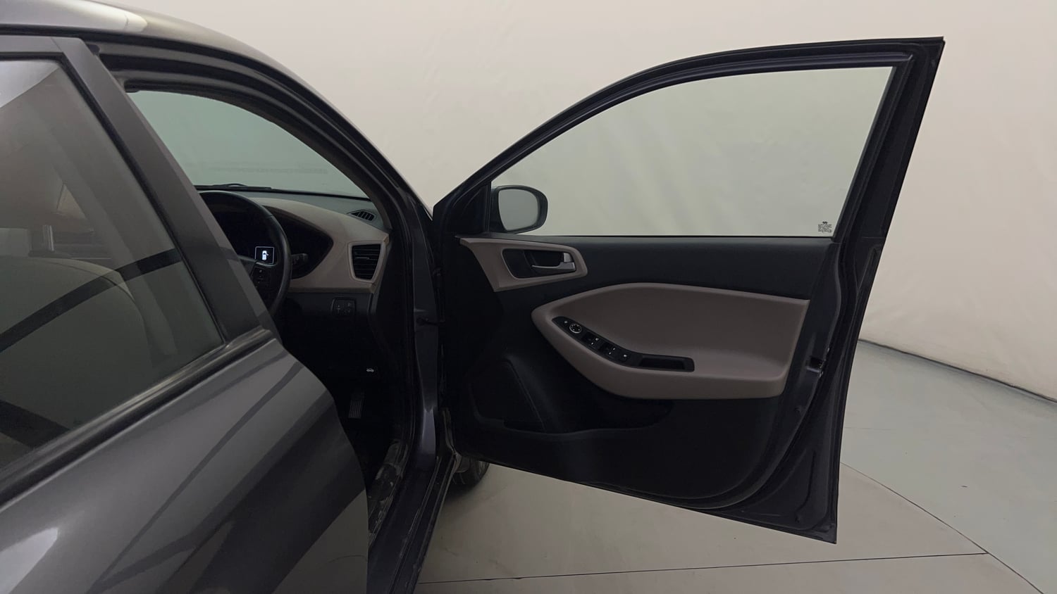 Used 2015 Hyundai Elite i20 Asta 1.2 Petrol Manual interior RIGHT FRONT DOOR OPEN VIEW