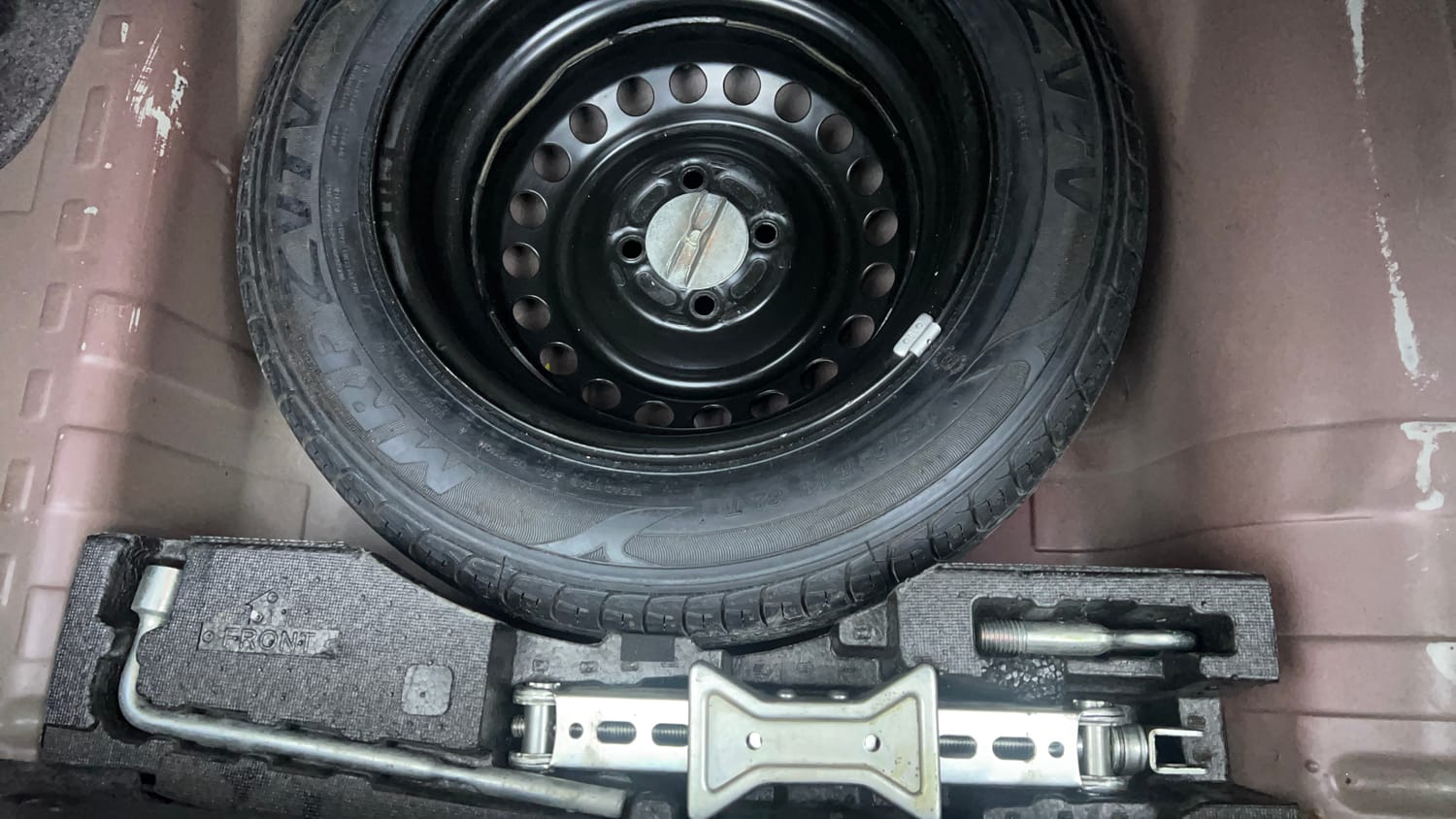 Used 2015 Honda Amaze 1.2 VX  (O)  i-VTEC Petrol Manual tyres SPARE TYRE VIEW