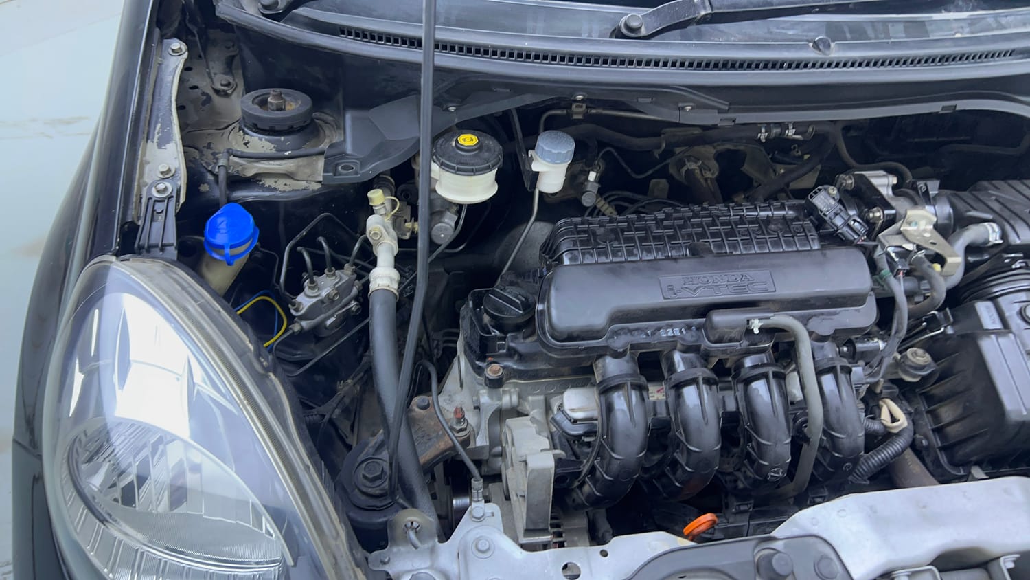 Used 2014 Honda Brio S MT Petrol Manual engine ENGINE RIGHT SIDE VIEW