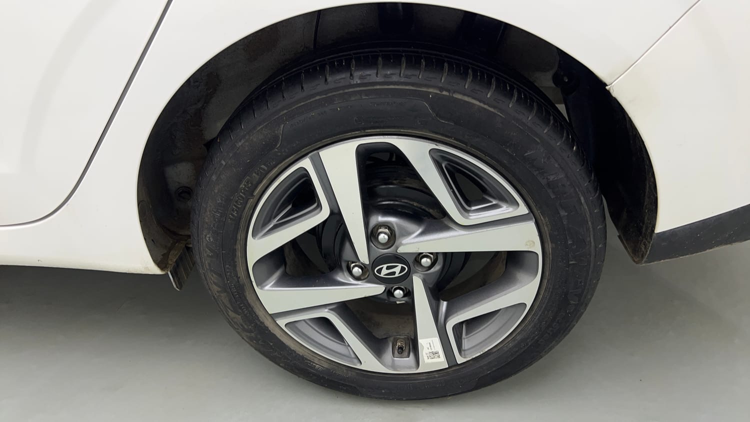 Used 2024 Hyundai Aura SX Plus 1.2 AMT Petrol Petrol Automatic tyres LEFT REAR TYRE RIM VIEW