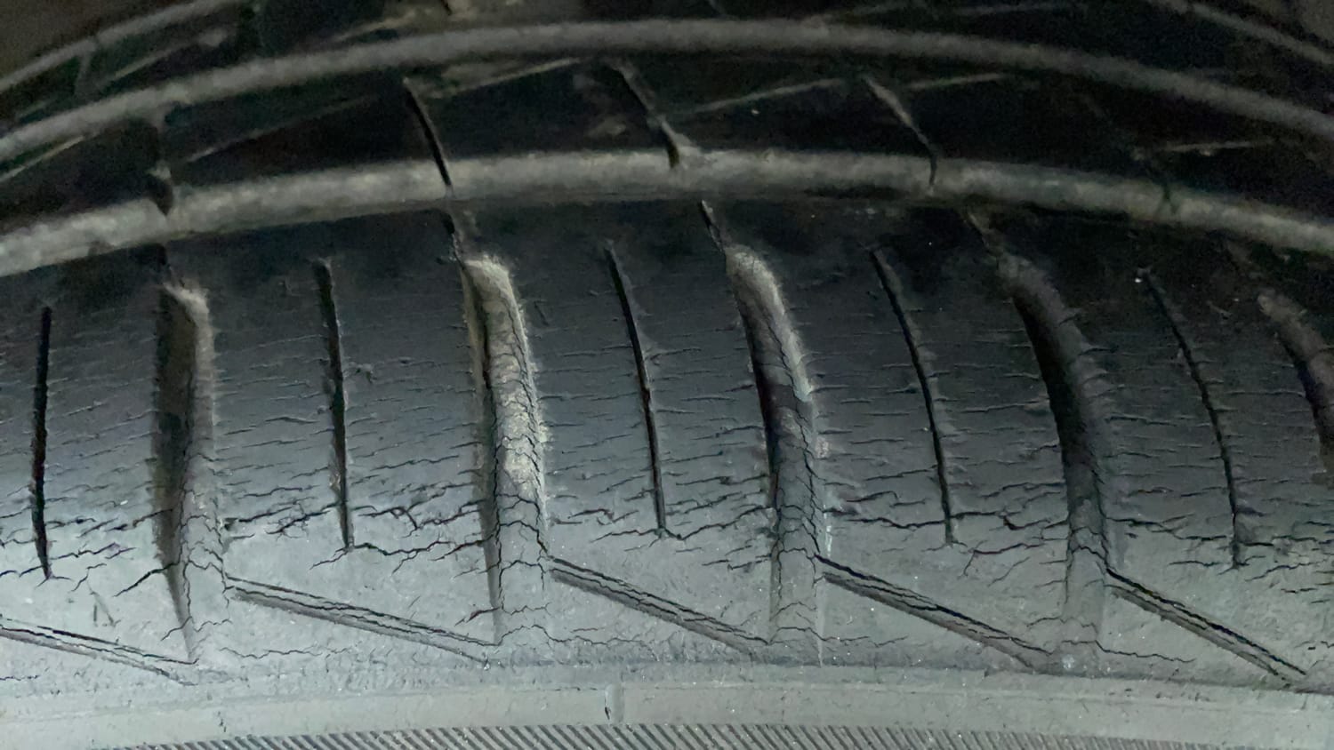 Used 2020 Hyundai Grand i10 Nios Sportz AMT 1.2 Kappa VTVT Petrol Automatic tyres RIGHT FRONT TYRE TREAD VIEW