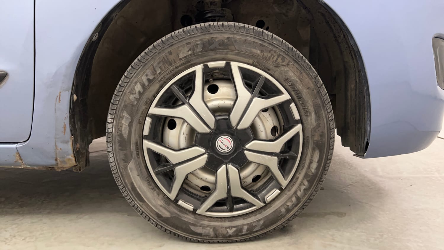 Used 2014 Maruti Suzuki Wagon R LXI CNG Cng Manual tyres RIGHT FRONT TYRE RIM VIEW
