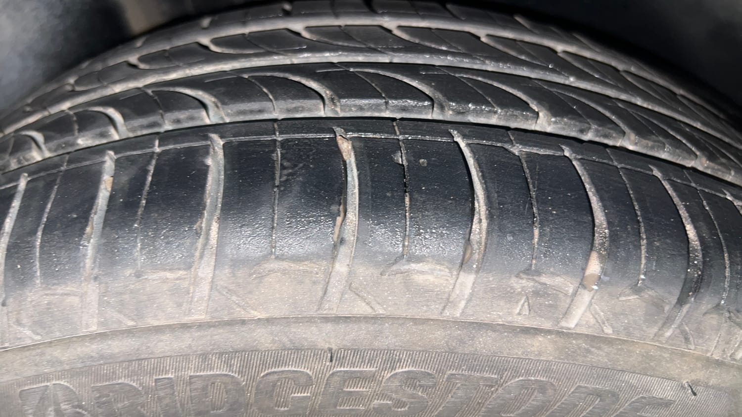 Used 2016 Skoda Rapid 1.5 TDI CR Style Plus AT Diesel Automatic tyres RIGHT REAR TYRE TREAD VIEW