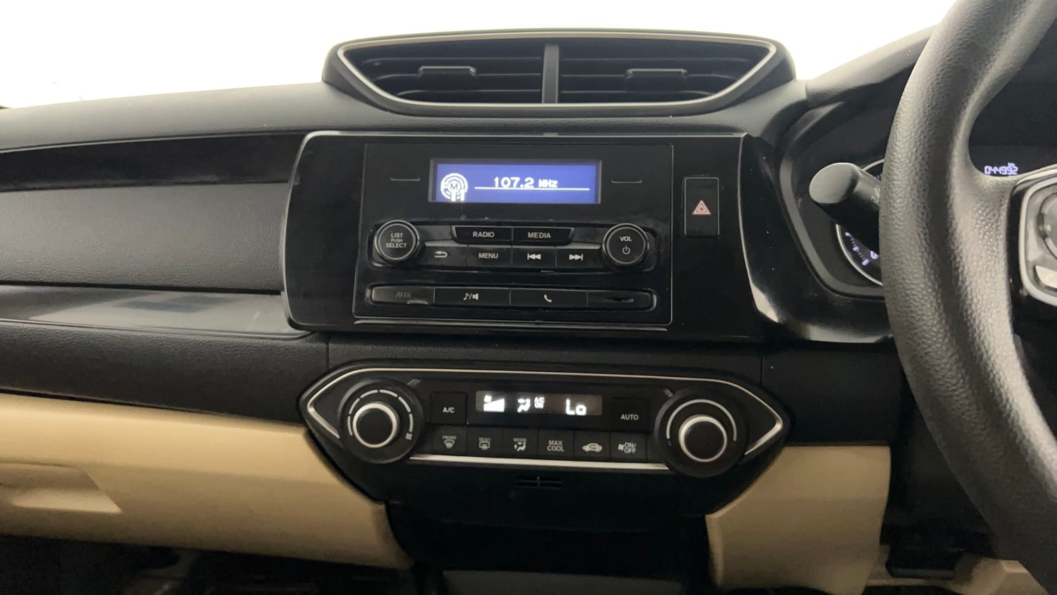 Used 2019 Honda Amaze 1.2 V MT Petrol Petrol Manual interior MUSIC SYSTEM & AC CONTROL VIEW