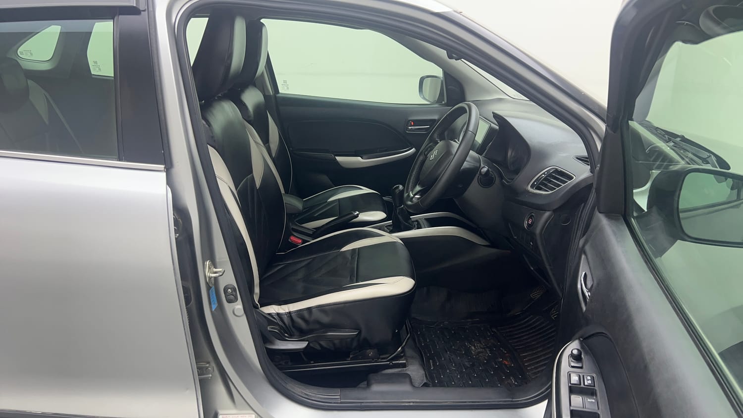 Used 2018 Maruti Suzuki Baleno Zeta 1.2 Petrol Manual interior RIGHT SIDE FRONT DOOR CABIN VIEW