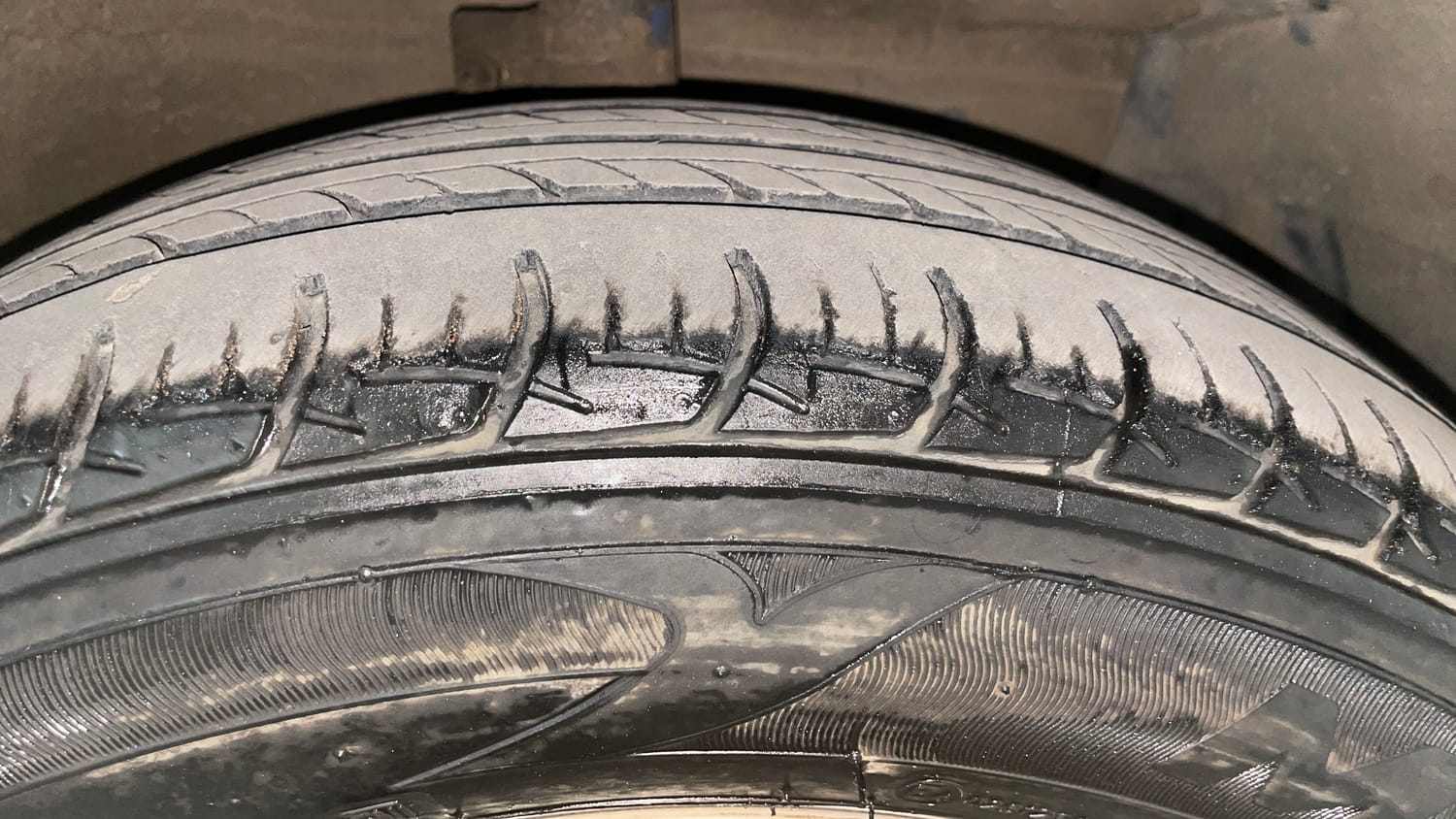 Used 2022 Maruti Suzuki Ciaz Zeta 1.5 Petrol Manual tyres RIGHT FRONT TYRE TREAD VIEW