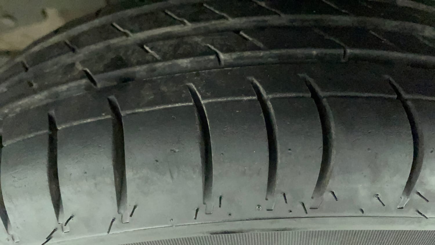 Used 2016 Renault Kwid RXT Petrol Manual tyres LEFT FRONT TYRE TREAD VIEW