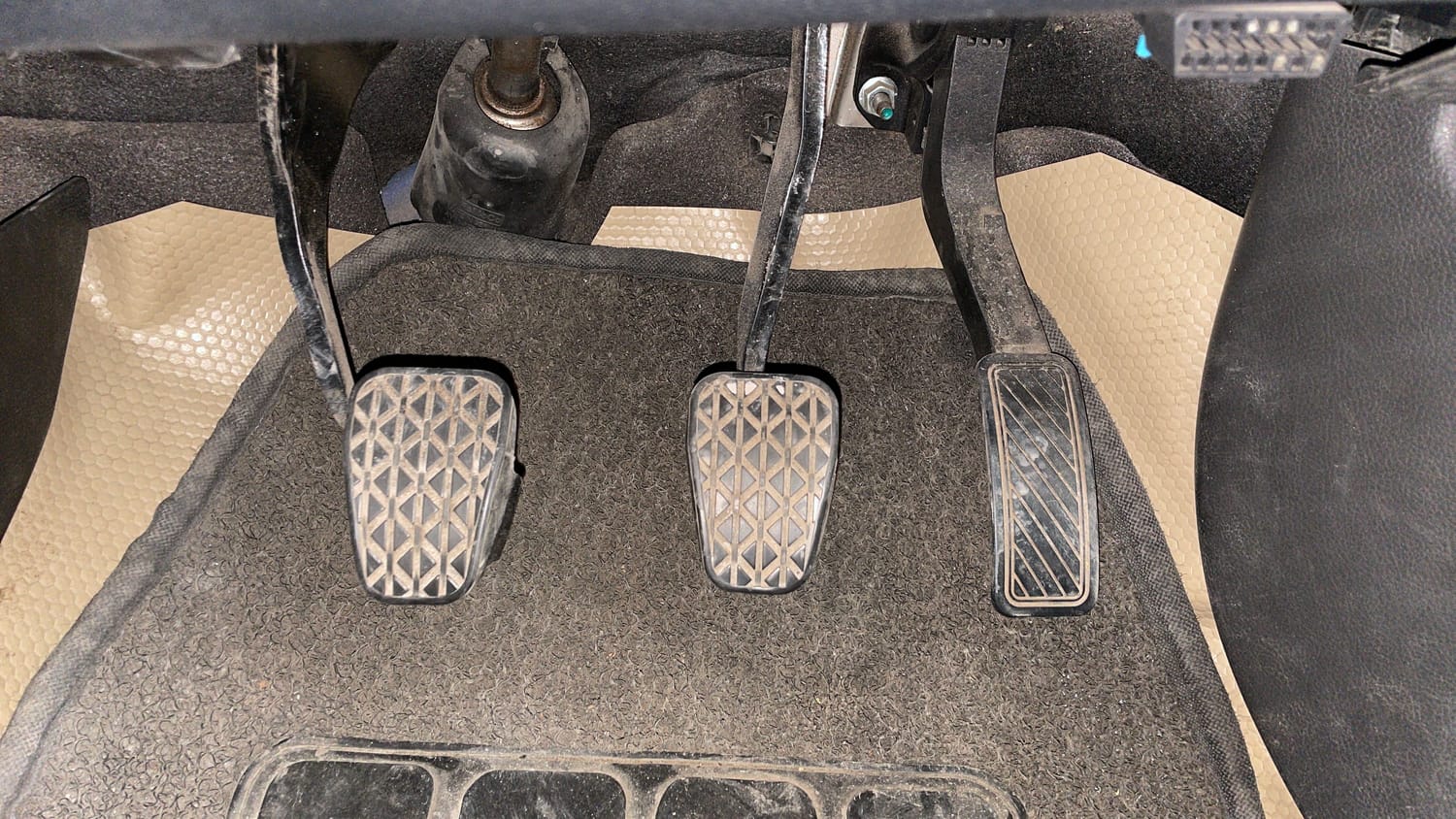 Used 2016 Ford Figo Titanium 1.2 Ti-VCT Petrol Manual interior PEDALS VIEW