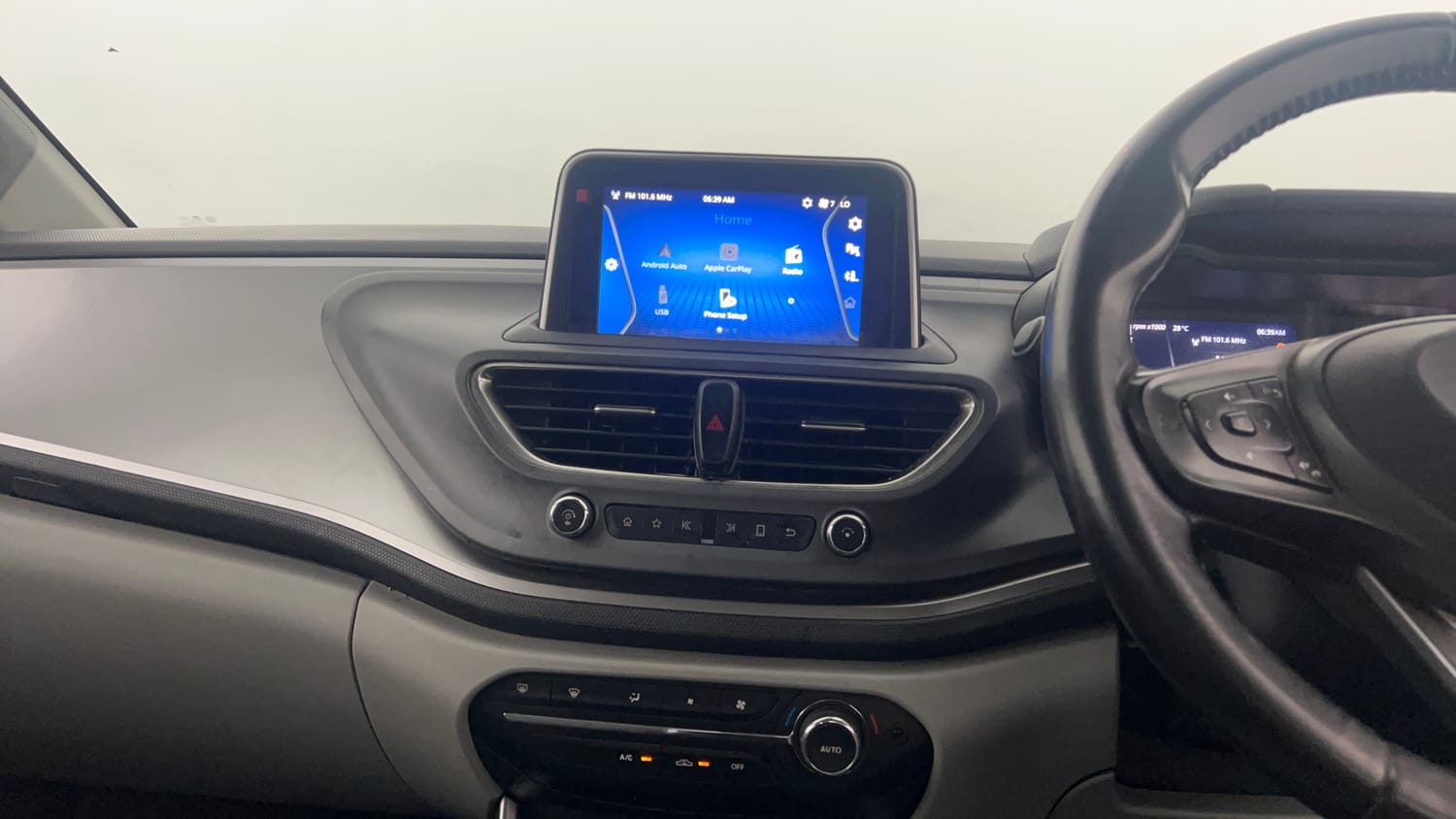 Used 2020 Tata Altroz XZ (O) Petrol Petrol Manual interior MUSIC SYSTEM & AC CONTROL VIEW