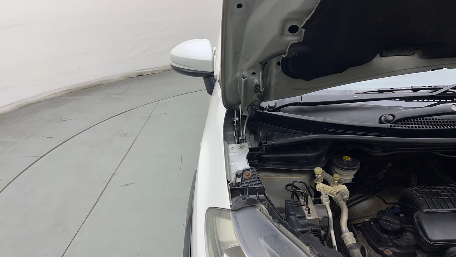 Used 2018 Honda WR-V S MT Petrol Petrol Manual engine ENGINE RIGHT SIDE HINGE & APRON VIEW