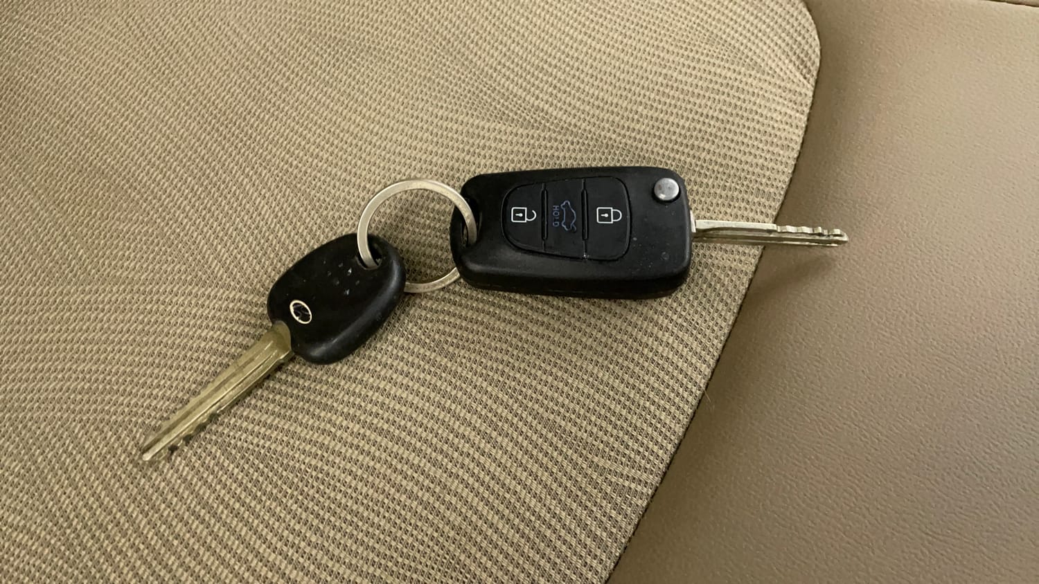 Used 2016 Hyundai i10 Sportz 1.1 iRDE2 Petrol Manual extra CAR KEY VIEW