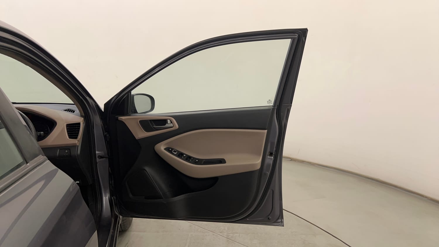 Used 2017 Hyundai Elite i20 Sportz 1.2 Petrol Manual interior RIGHT FRONT DOOR OPEN VIEW