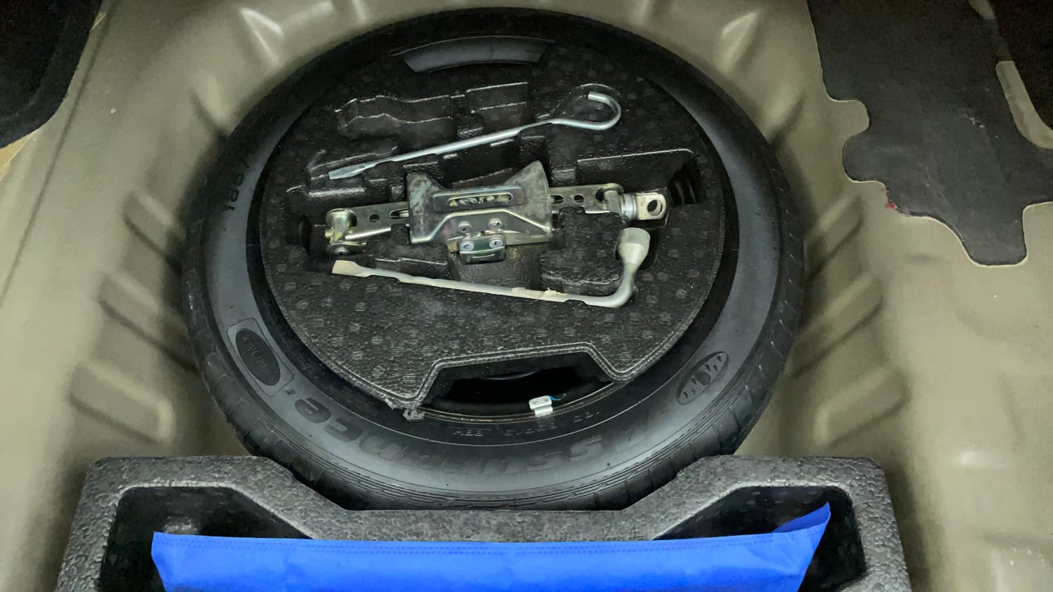 Used 2017 Maruti Suzuki Ciaz Alpha 1.3 Hybrid Diesel Manual tyres SPARE TYRE VIEW