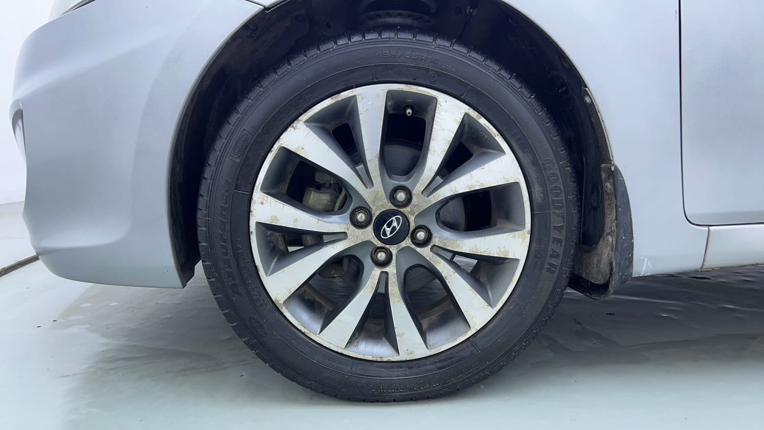 Used 2013 Hyundai Verna Fluidic 1.6 VTVT SX AT Petrol Automatic tyres LEFT FRONT TYRE RIM VIEW