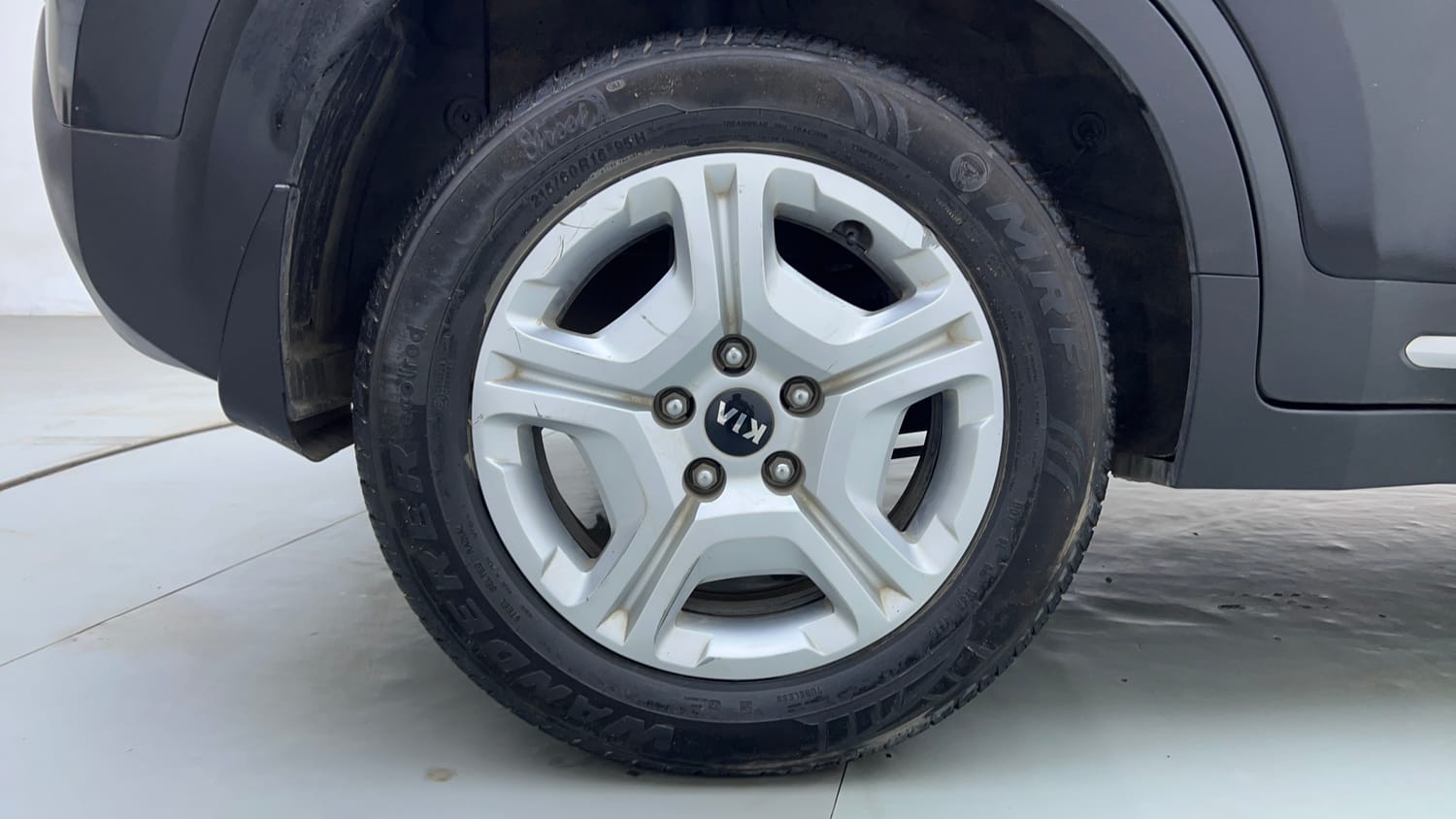 Used 2020 Kia Sonet HTX 1.0 iMT Petrol Manual tyres RIGHT REAR TYRE RIM VIEW