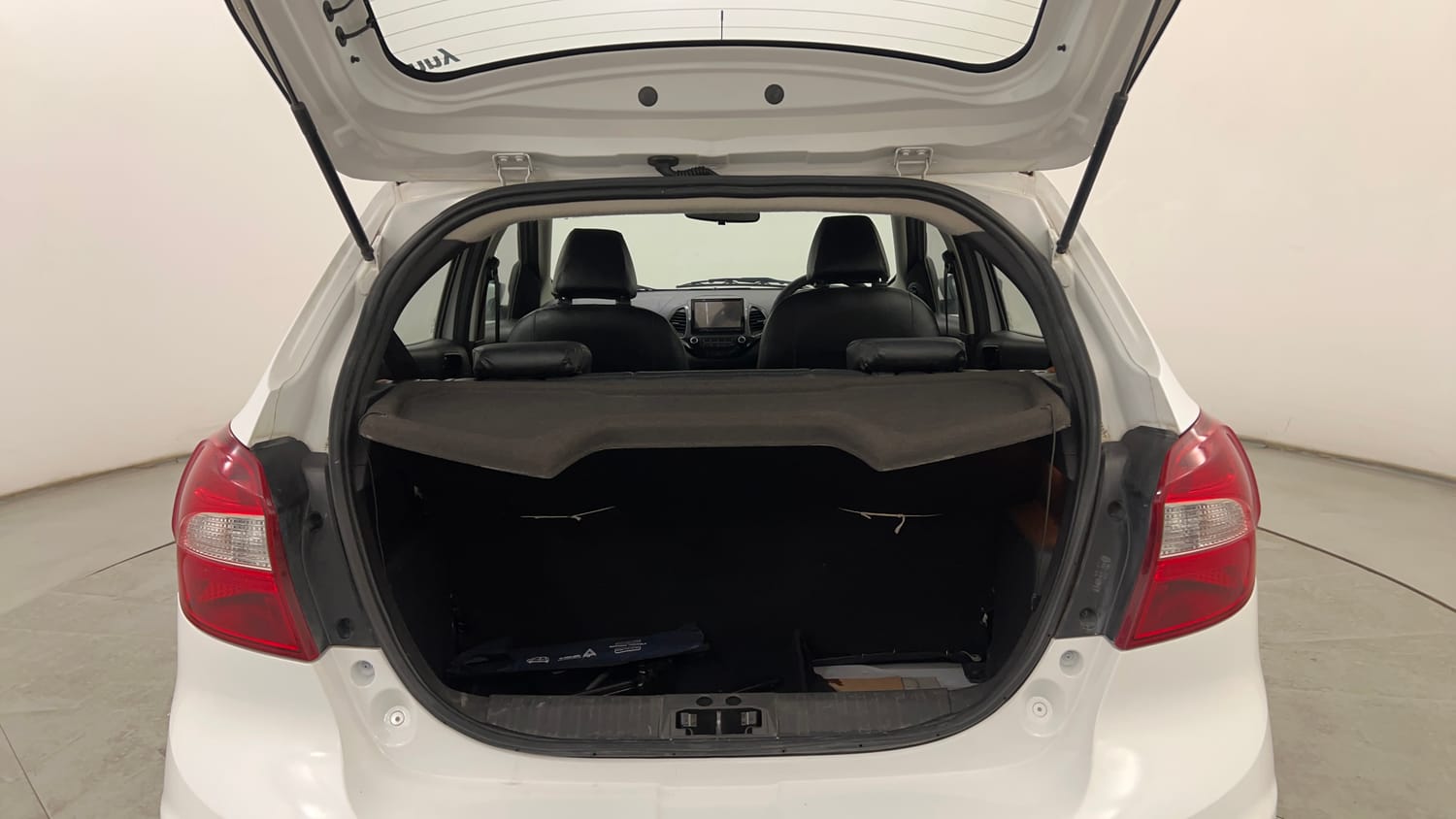Used 2019 Ford Figo Titanium 1.2 Ti-VCT MT Petrol Manual interior DICKY INSIDE VIEW