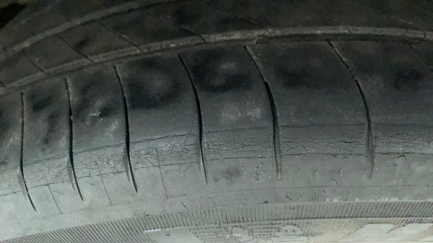 Used 2017 Maruti Suzuki Ciaz Alpha 1.3 Hybrid Diesel Manual tyres RIGHT REAR TYRE TREAD VIEW