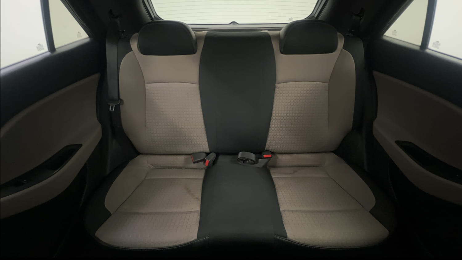 Used 2017 Hyundai Elite i20 Sportz 1.2 Petrol Manual interior REAR SEAT CONDITION VIEW