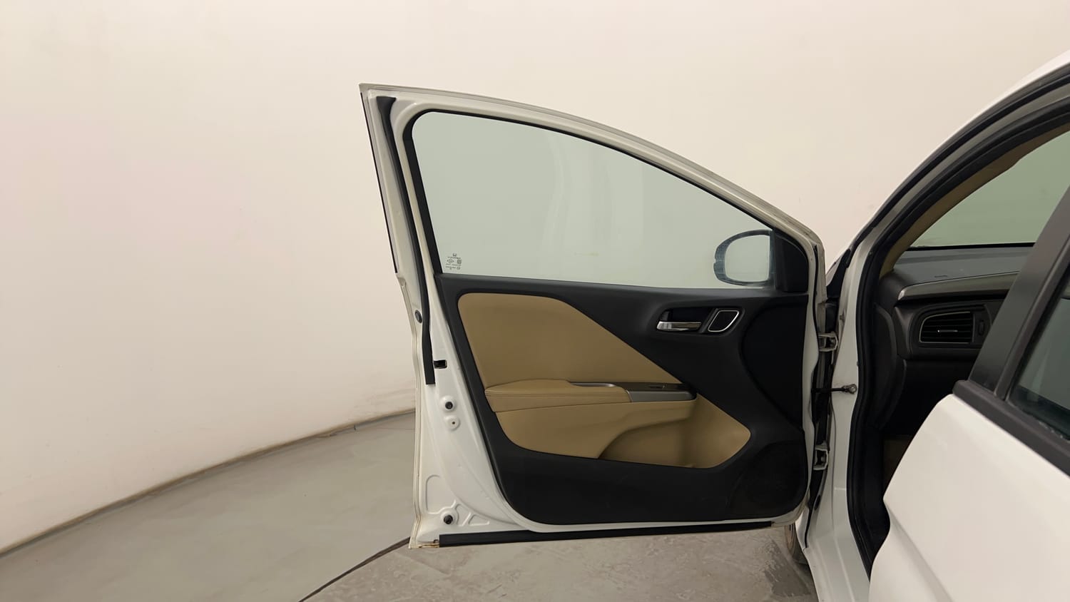 Used 2018 Honda City VX Petrol Petrol Manual interior LEFT FRONT DOOR OPEN VIEW