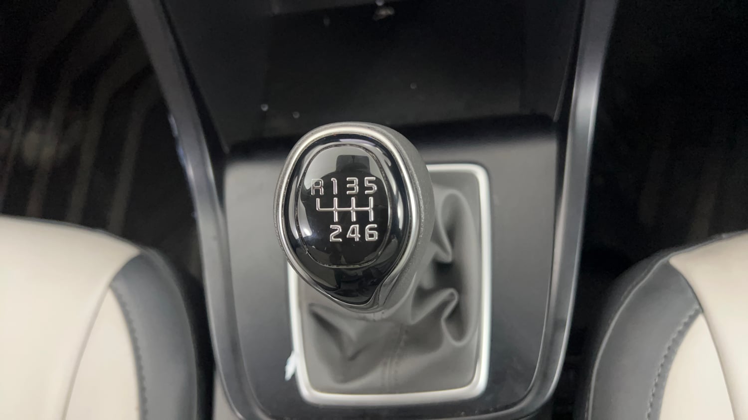 Used 2024 Hyundai Creta 1.5 MPi Petrol MT E Petrol Manual interior GEAR  KNOB VIEW