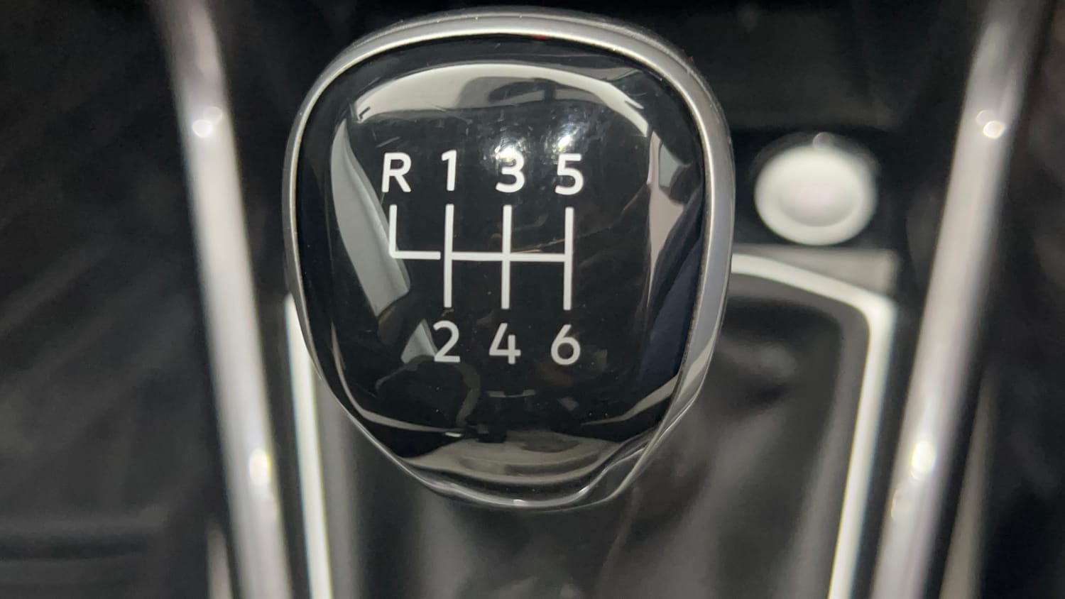 Used 2022 Volkswagen Taigun Topline 1.0 TSI MT Petrol Manual interior GEAR  KNOB VIEW
