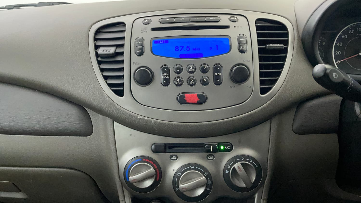 Used 2016 Hyundai i10 Sportz 1.1 iRDE2 Petrol Manual interior MUSIC SYSTEM & AC CONTROL VIEW