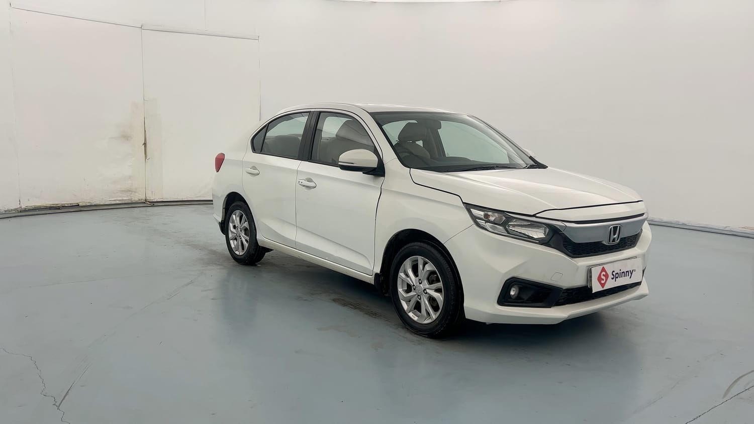 Used 2019 Honda Amaze 1.2 V MT Petrol Petrol Manual exterior RIGHT FRONT CORNER VIEW