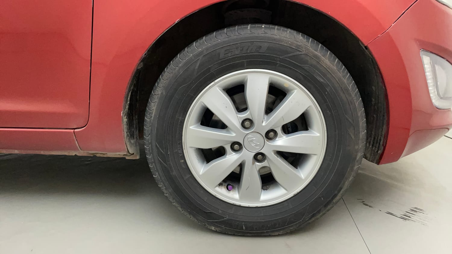 Used 2014 Hyundai i20 Asta 1.2 Petrol Manual tyres RIGHT FRONT TYRE RIM VIEW