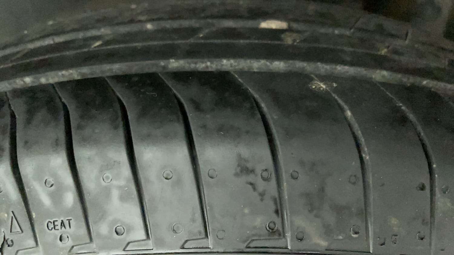 Used 2014 Maruti Suzuki Swift VXi Petrol Manual tyres LEFT REAR TYRE TREAD VIEW