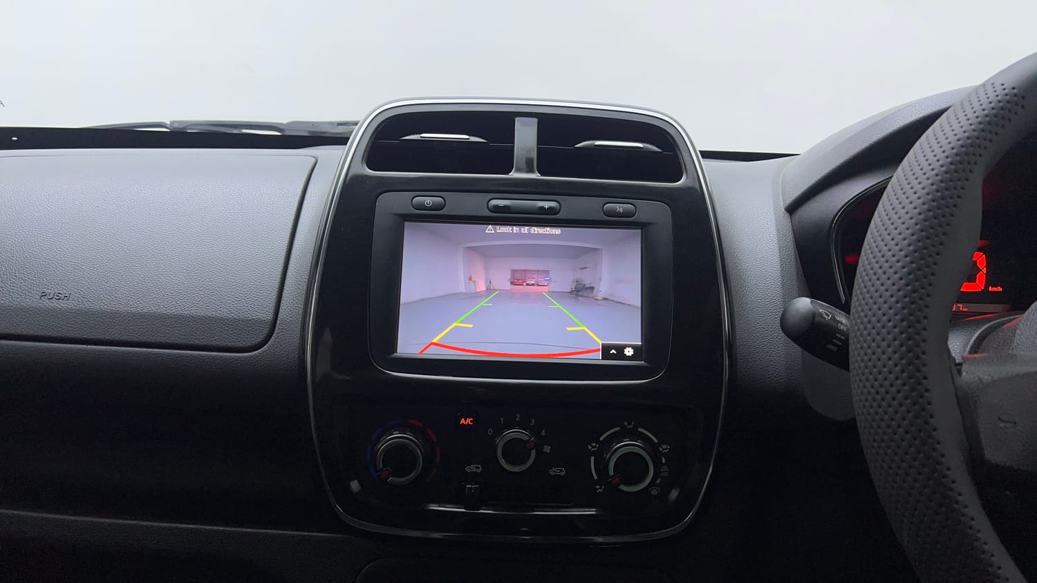 Used 2020 Renault Kwid 1.0 RXT AMT Opt Petrol Automatic top_features Rear camera