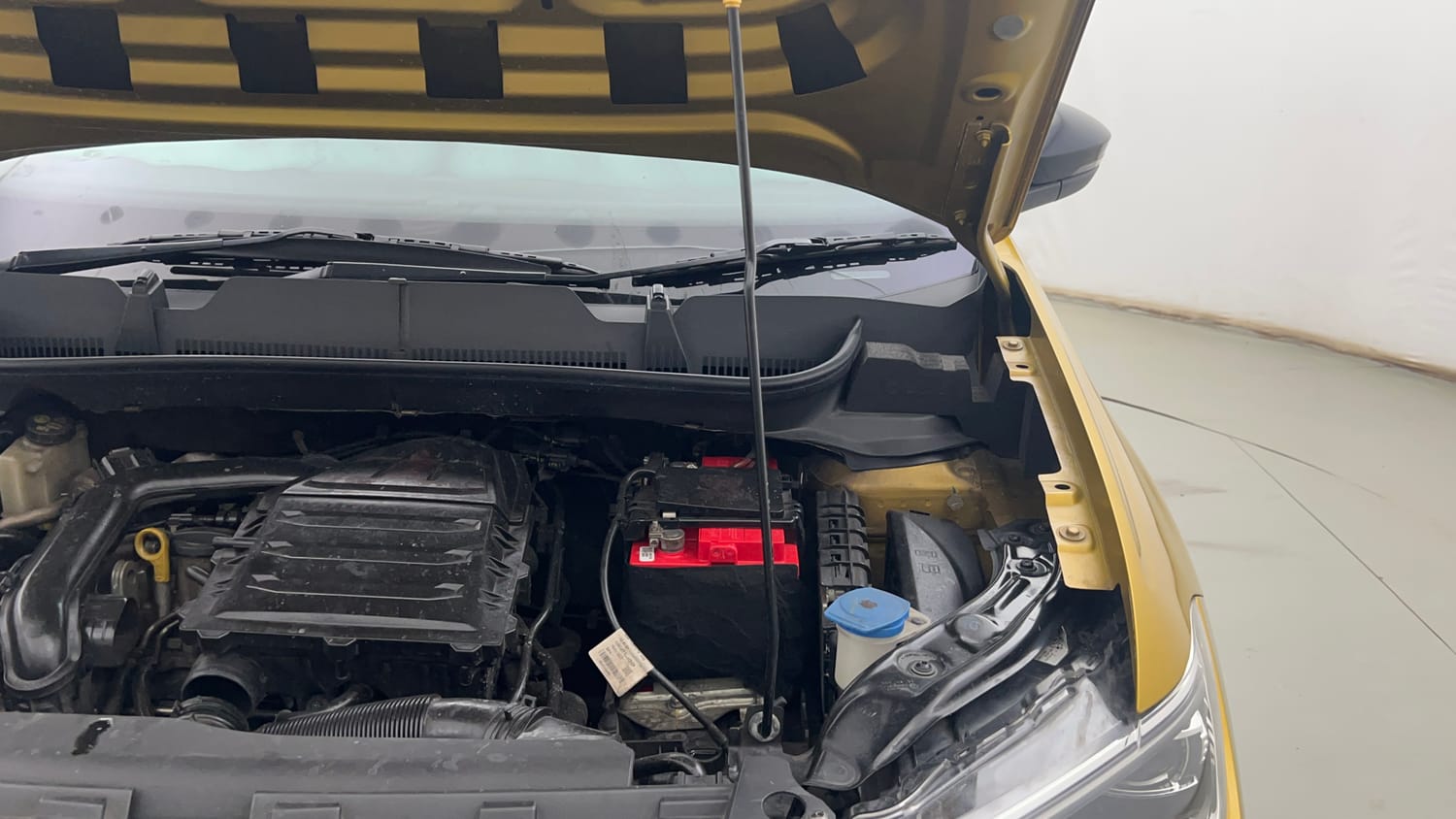 Used 2022 Volkswagen Taigun Topline 1.0 TSI MT Petrol Manual engine ENGINE LEFT SIDE HINGE & APRON VIEW