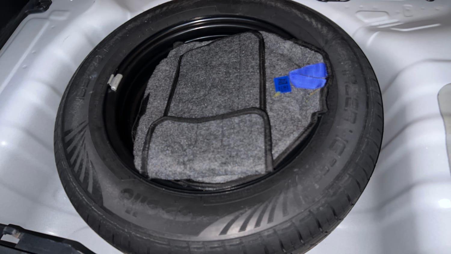 Used 2025 Hyundai Exter SX (O) Connect 1.2 AMT Petrol Automatic tyres SPARE TYRE VIEW