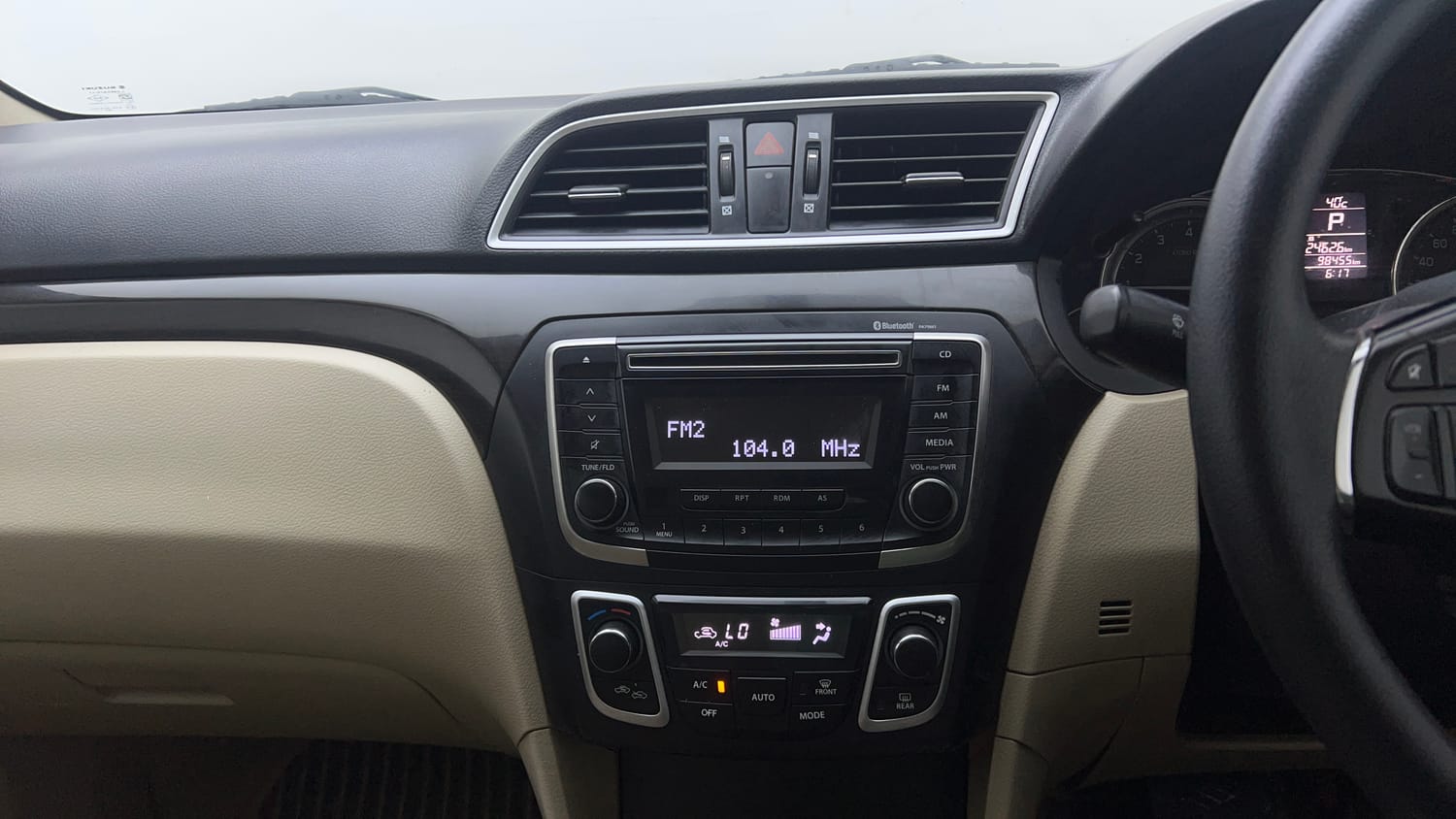 Used 2016 Maruti Suzuki Ciaz VXi+ AT Petrol Automatic top_features Integrated (in-dash) music system