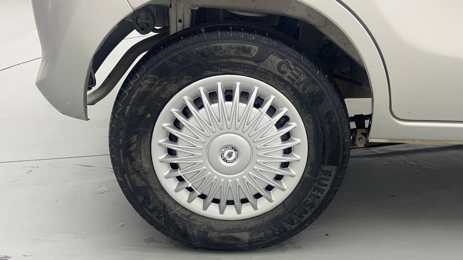 Used 2021 Maruti Suzuki Alto 800 VXi Petrol Manual tyres RIGHT REAR TYRE RIM VIEW