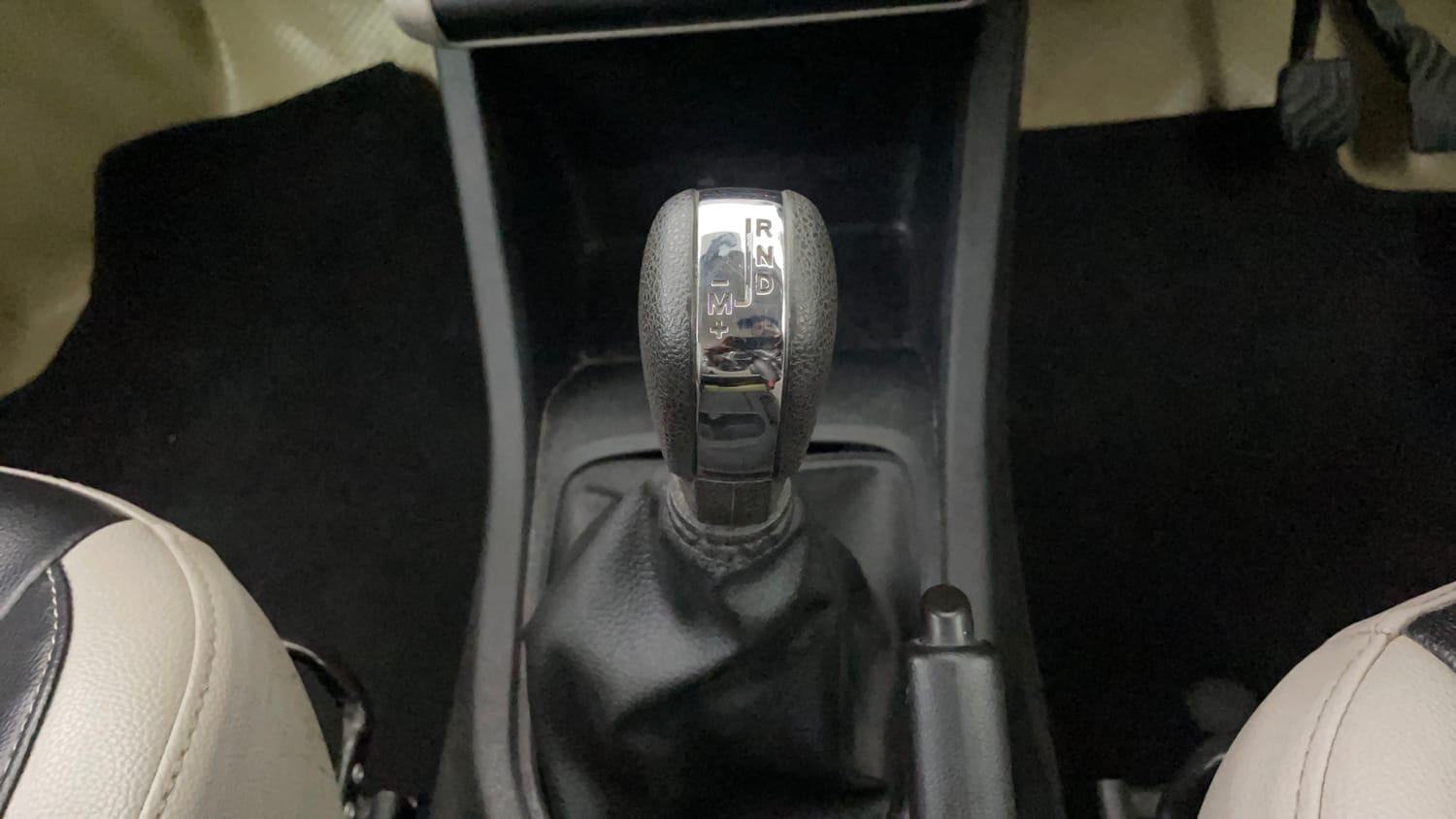 Used 2022 Renault Triber RXT EASY-R AMT Petrol Automatic interior GEAR  KNOB VIEW