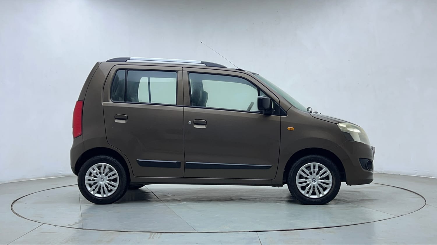 Used 2013 Maruti Suzuki Wagon R VXI Petrol Manual exterior RIGHT SIDE VIEW