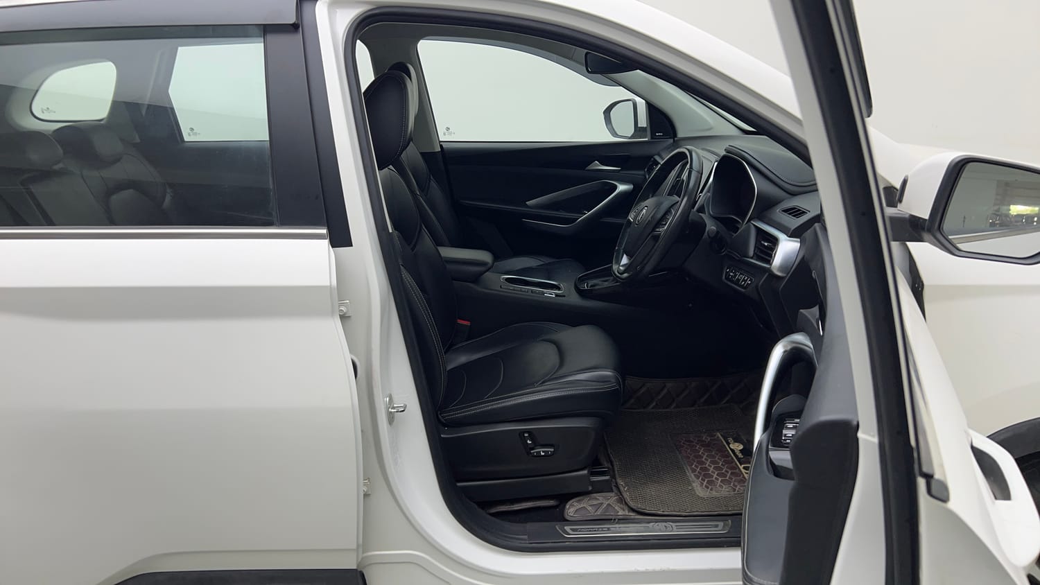 Used 2022 MG Motors Hector Sharp 1.5 Petrol CVT Petrol Automatic interior RIGHT SIDE FRONT DOOR CABIN VIEW