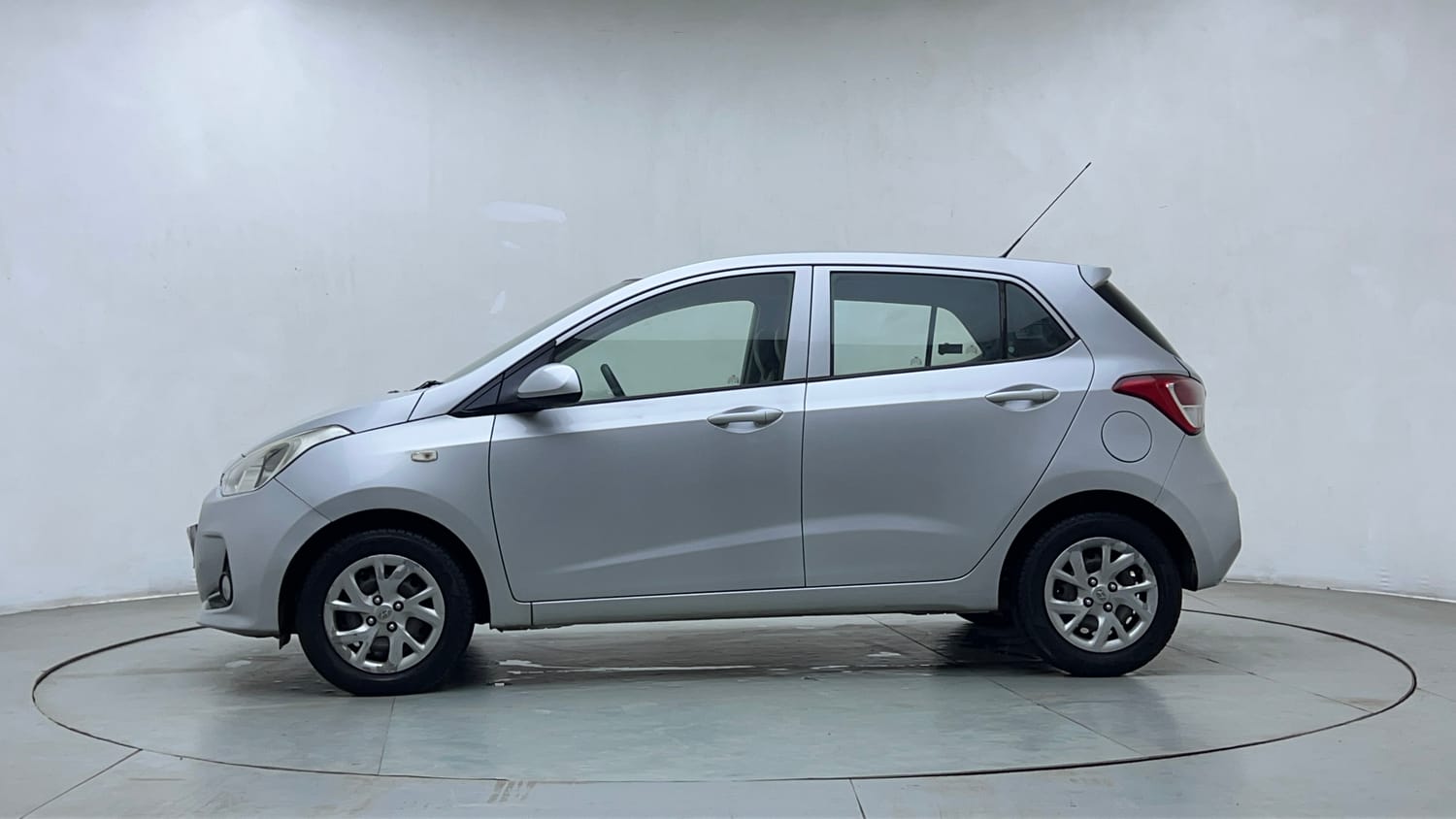 Used 2017 Hyundai Grand i10 Magna AT 1.2 Kappa VTVT Petrol Automatic exterior LEFT SIDE VIEW