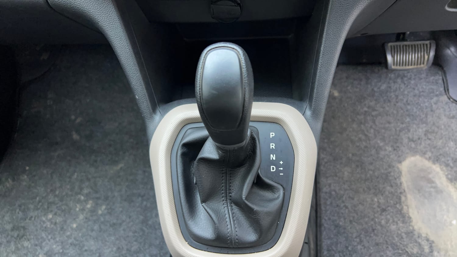 Used 2017 Hyundai Grand i10 Magna AT 1.2 Kappa VTVT Petrol Automatic interior GEAR  KNOB VIEW