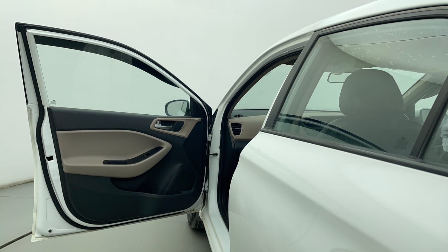 Used 2020 Hyundai Elite i20 Sportz Plus 1.2 Petrol Manual interior LEFT FRONT DOOR OPEN VIEW