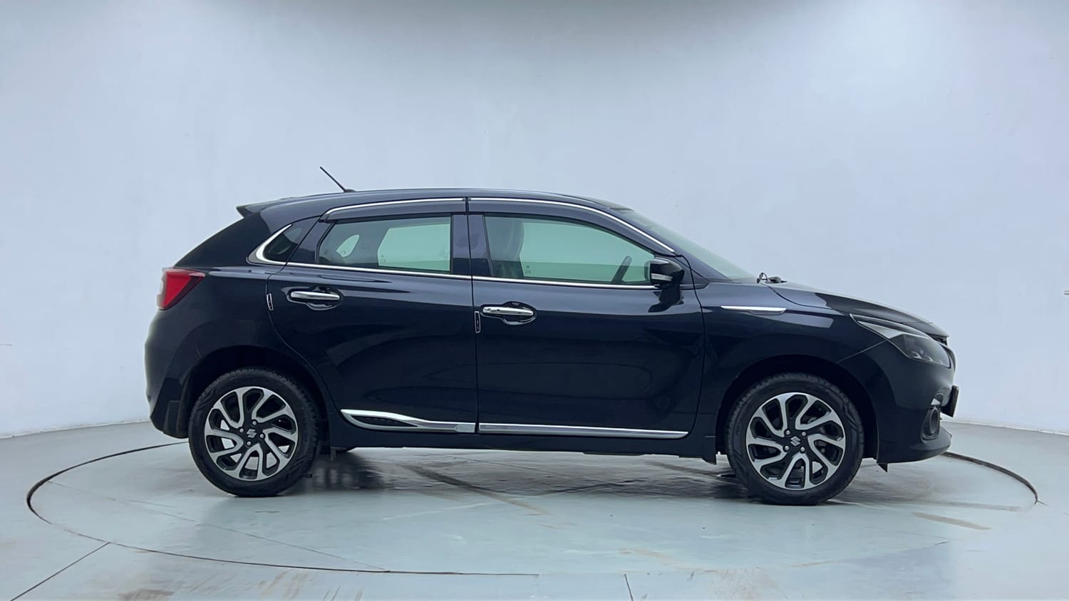 Used 2024 Maruti Suzuki Baleno Alpha AGS Petrol Automatic exterior RIGHT SIDE VIEW