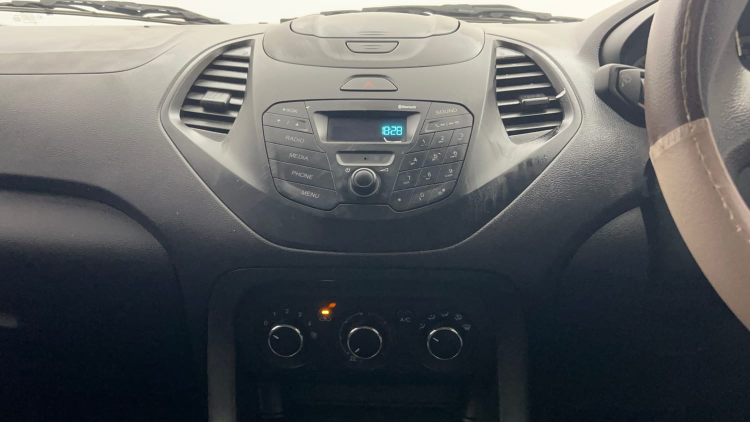 Used 2018 Ford Figo Trend 1.2 Ti-VCT Petrol Manual top_features Integrated (in-dash) music system