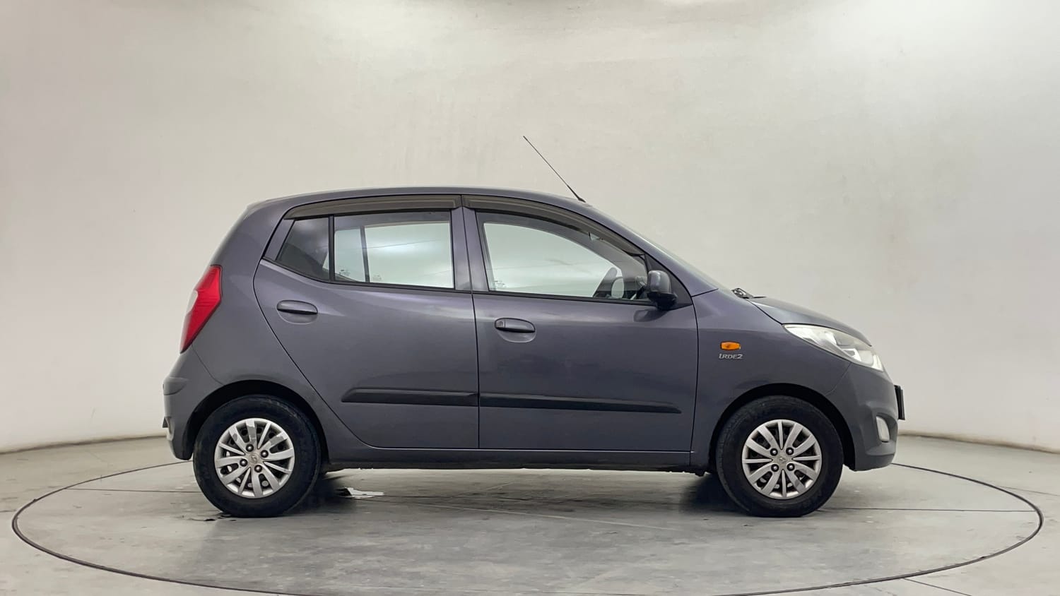 Used 2016 Hyundai i10 Sportz 1.1 iRDE2 Petrol Manual exterior RIGHT SIDE VIEW