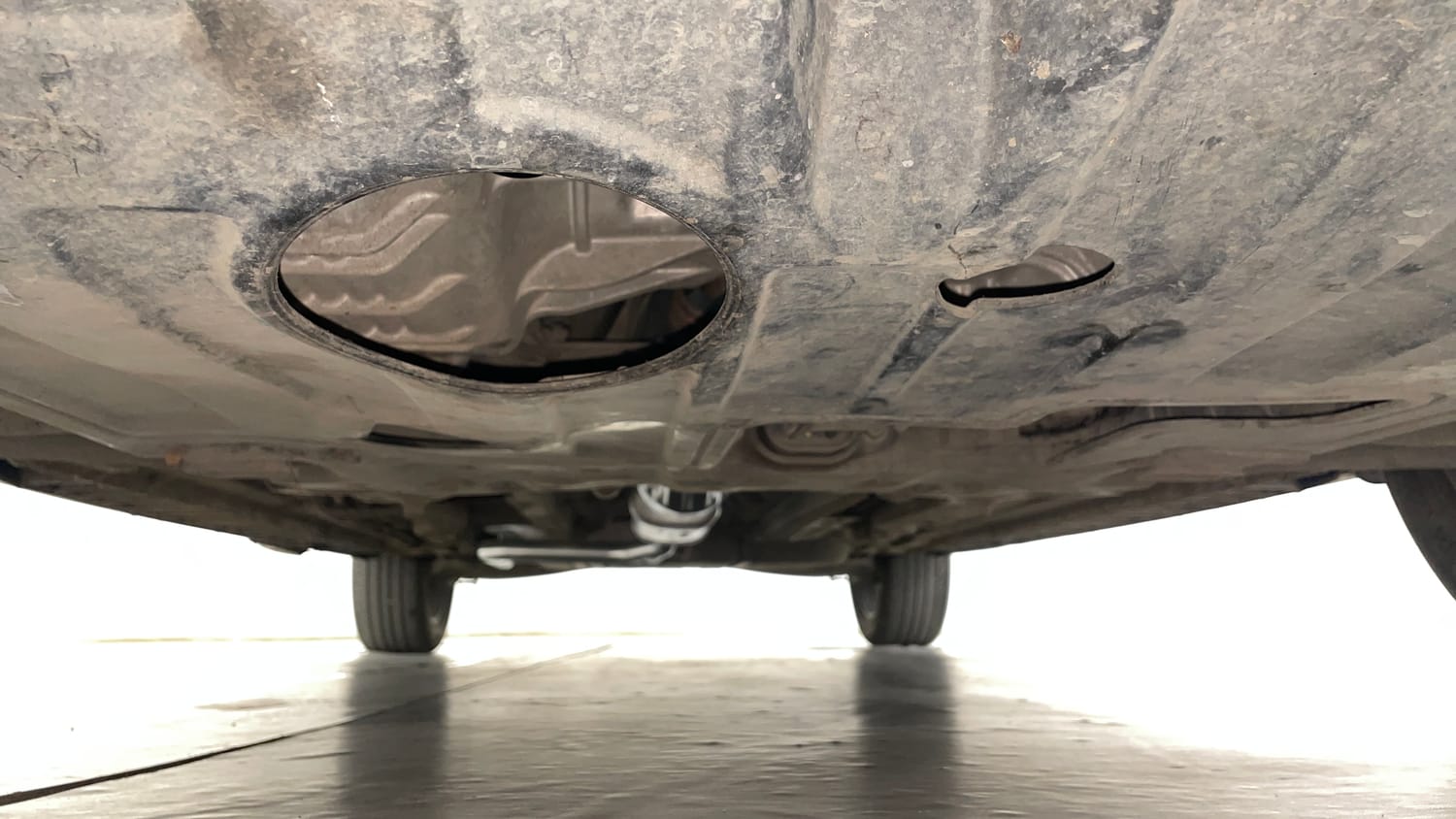 Used 2021 Hyundai Alcazar Platinum (O) 6 STR 2.0 Petrol AT Petrol Automatic extra FRONT LEFT UNDERBODY VIEW