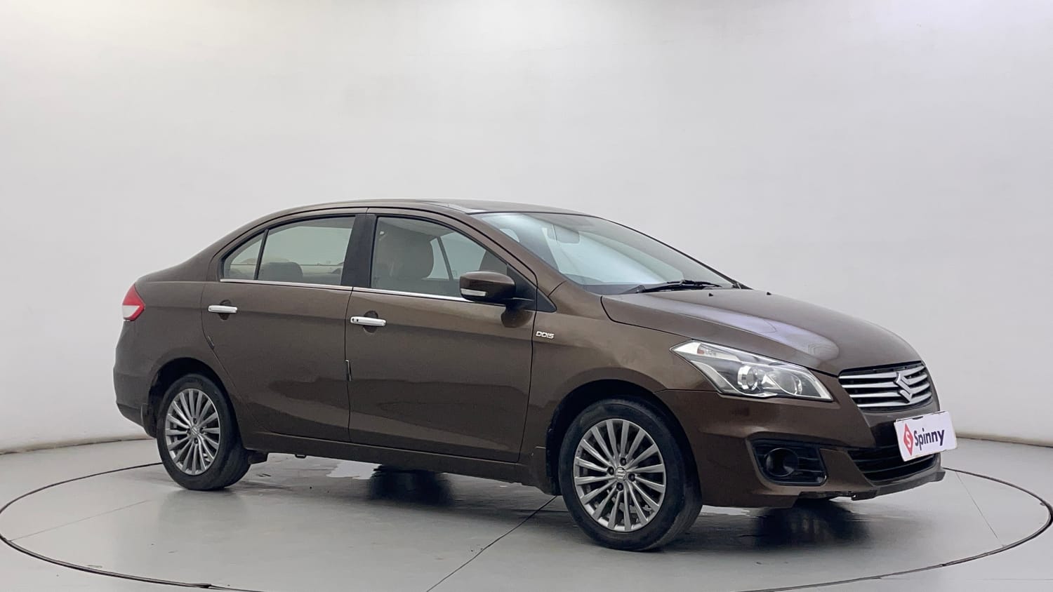 Used 2017 Maruti Suzuki Ciaz Alpha 1.3 Hybrid Diesel Manual exterior RIGHT FRONT CORNER VIEW